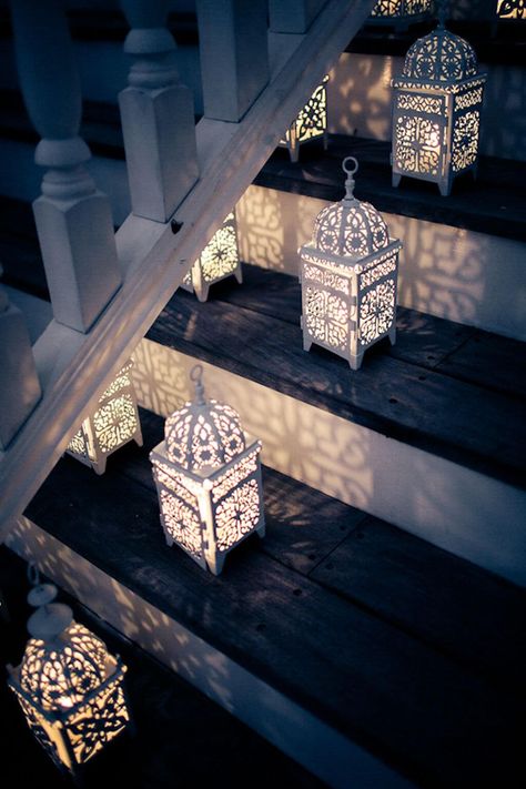 32 Best Lantern Decoration Ideas and Designs for 2021 Decoraciones Ramadan, White Party Theme, Diy Staircase, Lantern Designs, Modern Lanterns, Staircase Decor, Large Lanterns, Islamic Posts, Shabby Chic Living