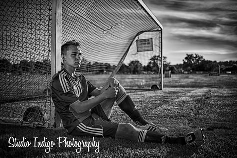 Soccer Photography Poses, Soccer Senior Pictures, Soccer Shoot, Soccer Poses, Senior Picture Poses, Senior Photos Boys, Soccer Photography, Senior Boy Poses, Sport Portraits