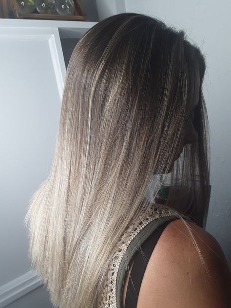 Highlights With Shadow Root, Blonde With Brown Roots, Blonde With Brown, Hair Inspo Blonde, Shadow Root, Color Inspo, Hair Inspo Color, Blonde Balayage, Hair Colour