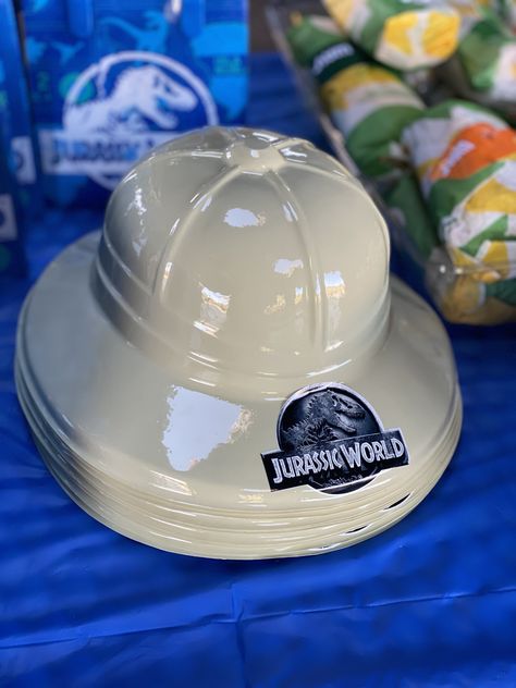 🥳 You guys have no idea how happy I am with these Jurassic world Explorer hats for my sons 5th birthday party! I purchased the hats off Amazon and added the sticker in the front , fast simple and looked so cute on all the kids!! Jurassic World Party Ideas, Jurassic World Birthday Party Ideas, Jurassic World Birthday Party, Jurassic World Birthday, Jurassic Park Birthday Party, World Explorer, Jurassic Park Party, Jurassic Park Birthday, Park Party