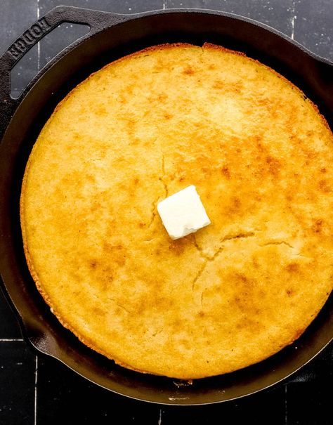 Southern Cornbread Recipe Southern Skillet Cornbread, Southern Cast Iron Cornbread, Southern Cornbread Recipe Buttermilk, Best Cornbread Recipe Southern Style, Southern Cornbread Recipe Easy, Cornbread Recipe For Large Crowd, Best Southern Cornbread Recipe, Old Fashioned Cornbread Recipe, Corn Bread Corn Meal Recipe