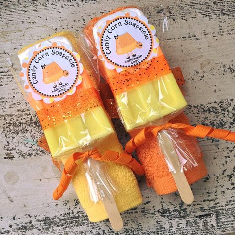 1 CANDYCORN SOAP POPSICLE - Halloween Popsicle Inspired Soap, Gift Set, Candy… Fall Soap Ideas, Diy Toiletries, Fall Soaps, Soap Making Recipes, Cupcake Soap, Halloween And Fall, Soap Ideas, Healthy Ice Cream, Soap Gift Set