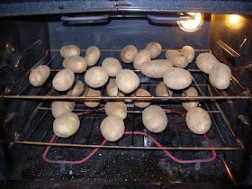 Storing Food Long Term, Dehydrating Food Storage, Dehydrate Potatoes, Food Dehydration, Dehydrating Food, Canning 101, Potatoes In Oven, Dehydrated Foods, Deserts Easy