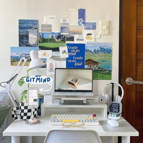 Cozy Desk, Interior Design Layout, Study Desk Decor, Desk Layout, Modern Small House Design, Small Home Offices, Desk Inspiration, White Desk, Desk Makeover