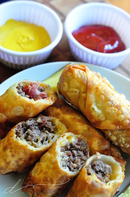 Bacon Cheeseburger Eggrolls Bacon Cheeseburger Eggrolls, Meat Pies, Egg Roll Recipes, Dipping Sauces, Bacon Cheeseburger, Think Food, Finger Food Appetizers, Football Food, Snacks Für Party