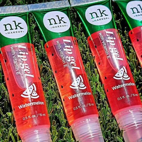 🍉 Watermelon 🍉 Just added to the collection NK Lip Gel 💋 Collection. Smells so delicious & non- sticky. Have you added it to your lipgloss collection yet? - CLICK THE LINK IN OUR BIO.⠀⠀⠀⠀⠀⠀⠀⠀⠀ -⠀⠀⠀⠀⠀⠀ -⠀⠀⠀ Tag a friend 👭🏽and Share 🤲🏽 our post😊- CLICK THE LINK IN OUR BIO TO PURCHASE⠀⠀⠀⠀⠀⠀⠀⠀ (FOLLOW @LIPGLOSSUNIVERSE)⠀⠀⠀⠀⠀⠀⠀⠀⠀ WWW.LIPGLOSSUNIVERSE.COM Lip Gloss Collection, Girly Bags, Lip Glow, Argan Oil, Bubble Gum, Vitamin E, Makeup Inspo, Lip Gloss, Vitamins