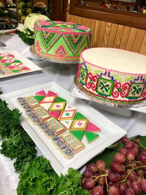 Hmong American Wedding, Hmong Wedding Cake, Hmong Theme Party, Hmong Food Parties, Hmong Inspired Decor, Hmong Wedding Decorations, Hmong Centerpiece, Hmong Christmas, Hmong Wedding