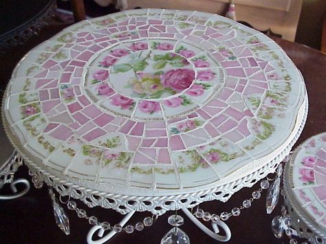 Make this mosaic table tutorial and 45 BEST Spring Party, Craft & Decor Tutorials EVER with their LINKS!!! GIFT, PARTY, EVENT, SPRING, WEDDING DECOR. Blog & Photos from MrsPollyRogers.com Mosaic Tables, China Mosaic, Mosaic Furniture, China Crafts, Mosaic Stained, Mosaic Table, Broken China, Mosaic Projects, Mosaic Diy