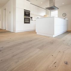 Parquet Flooring, Style At Home, Wood Flooring, House Flooring, White Cabinets, Home Fashion, Kitchen Flooring, 인테리어 디자인, House Inspiration