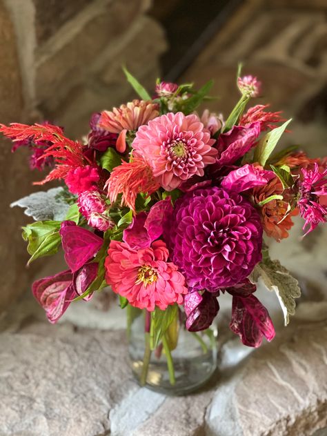 Flower Arrangements With Dahlias, Dahlia Fall Flower Arrangements, Dahlia And Rose Arrangement, Dahlia And Zinnia Bouquet, Dahlia Bouquet Vase, Dusty Miller Bouquet, Floral Recipes, Zinnia Bouquet, Apartment Gardening