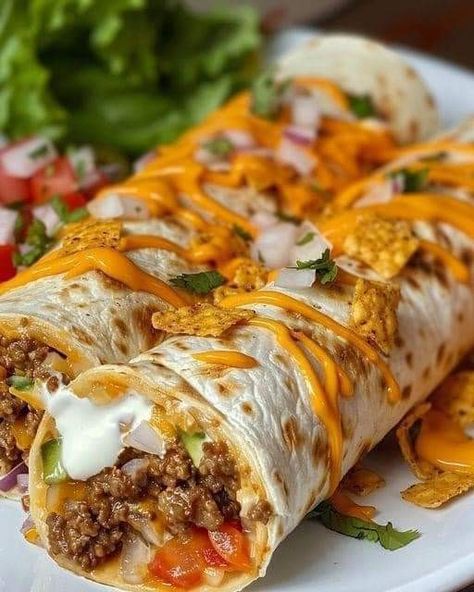 Nachos Dinner, Beef Burritos, Wraps Recipes Easy, Taco Seasoning Mix, Beef Wraps, Nacho Cheese Sauce, Wrap Recipe, Nachos Beef, Cheese Wrap