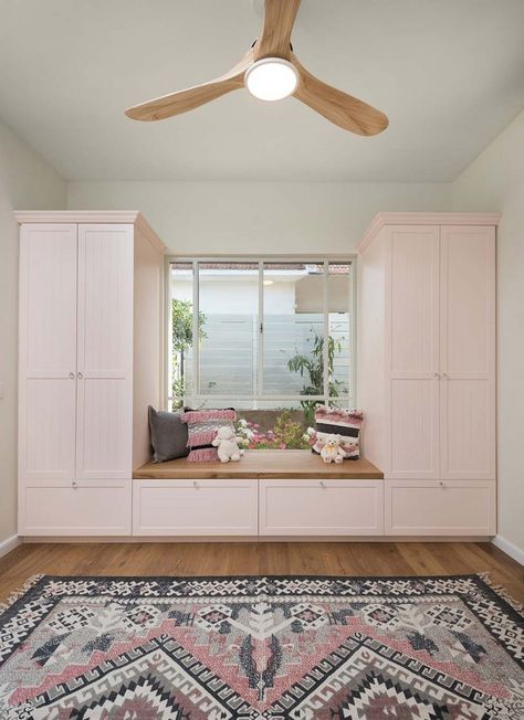 Bedroom Window Seat, Small Room Makeover, Seating Bench, Pink Closet, To The Window, Closet Design Layout, Smart Home Design, Best Carpet, Grey Carpet