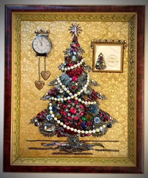 Christmas Tree, Framed Jewelry One Of A Kind Art, Unique Vintage Style Gift Framed Jewelry Art, Jewelry Trees, Vintage Style Wall Decor, Old Jewelry Crafts, Costume Jewelry Crafts, Jeweled Christmas Trees, Jewelry Pictures, Framed Jewelry, Vintage Jewelry Ideas