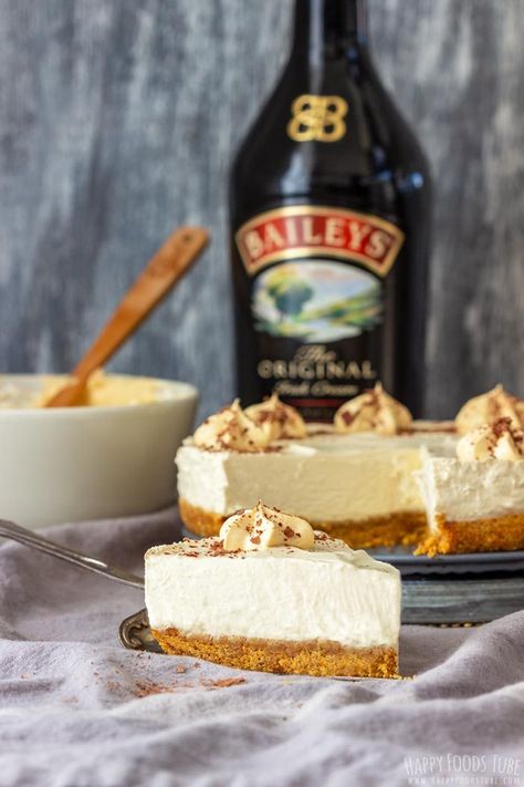 No Bake Irish Cream Cheesecake is the perfect dessert to celebrate St. Patrick’s Day. This boozy dessert is no bake & gelatin-free! Easy recipe with quick preparation! #happyfoodstube #nobake #irishcream #cheesecake #recipe #baileys #dessert #cake No Bake Baileys Cheesecake Recipes, Alcohol Cheesecake, Cake Recipes No Bake, Irish Cheesecake, Celtic Holidays, Bailey Recipes, Acholic Drinks, Baileys Irish Cream Cheesecake, Irish Cream Cheesecake