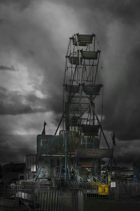 Awesome Tate James, Abandoned Theme Parks, Park Aesthetic, Creepy Carnival, Abandoned Amusement Park, Ferris Wheels, Dark Circus, Spooky Places, Abandoned Amusement Parks