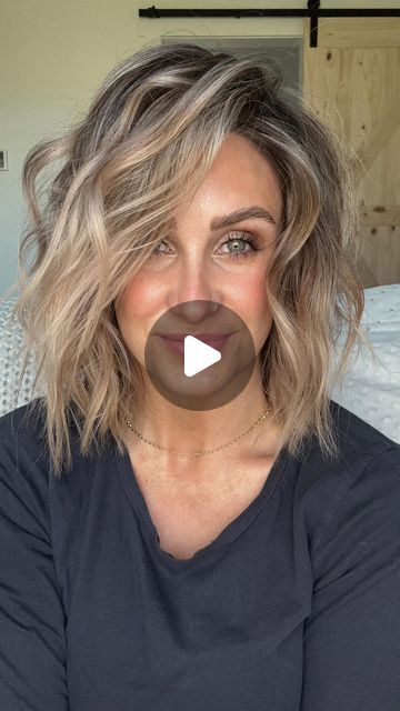 Kimber Kelley | makeup & hair educator on Instagram: "In this hair tutorial I’m using two different curl patterns with one curling iron to achieve effortless piecey and textured curls let’s goooo!" How To Get Piecey Hair Tutorials, Hair Crimper Tutorial, How To Get Piecey Hair, How Do You Get Wavy Hair Curls, How To Curl Hair Quick And Easy, Medium Length Hair Curls Tutorial, Style Medium Length Hair Tutorial, How To Curl Collar Bone Length Hair, Curling Mid Length Hair Tutorial