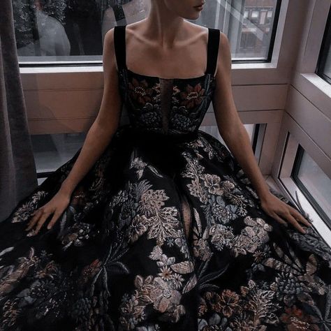 Ballgown Aesthetic Dark, Queens Dress, Fantasy Dresses, Royal Dresses, Pretty Prom Dresses, Grad Dresses, Fantasy Dress, Gala Dresses, Beautiful Gowns