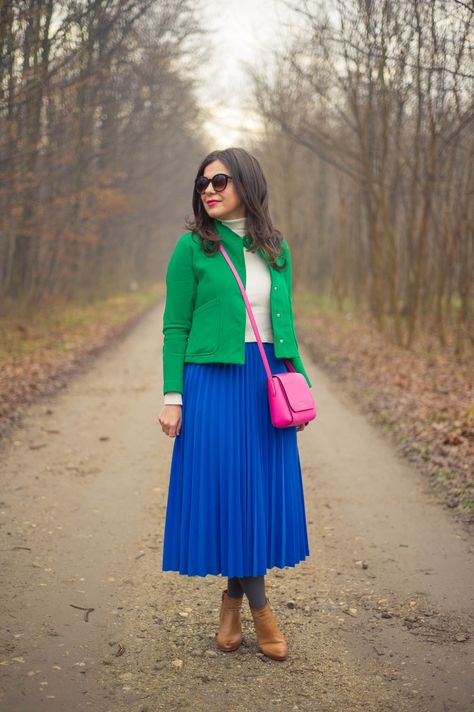 How To Style Blue Skirt, Cobalt Blue Skirt Outfit, Cobalt Blue Jacket Outfit, Hot Pink And Green Outfit, Cobalt Blue Pants Outfit, Cobalt Blue Outfits, Blue Skirt Outfit Ideas, Blue Pleated Skirt Outfit, Royal Blue Pleated Skirt