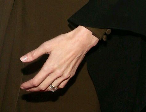 Lighter Hair, Hot Hands, Award Show, Royal Family News, Hand Reference, Celebrity Engagement Rings, Hand Pictures, Male Hands, Pretty Hands