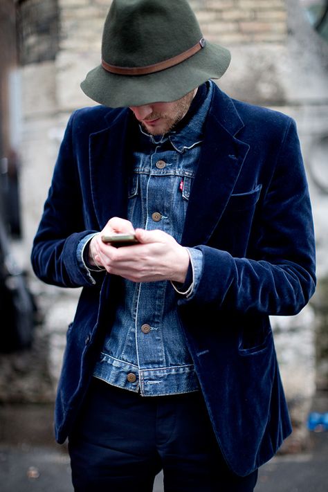 Corduroy suit with denim jacket The Sartorialist, Sharp Dressed Man, Cooler Look, Blue Denim Jacket, Men Street, 가을 패션, Men Looks, Mens Street Style, Stylish Men