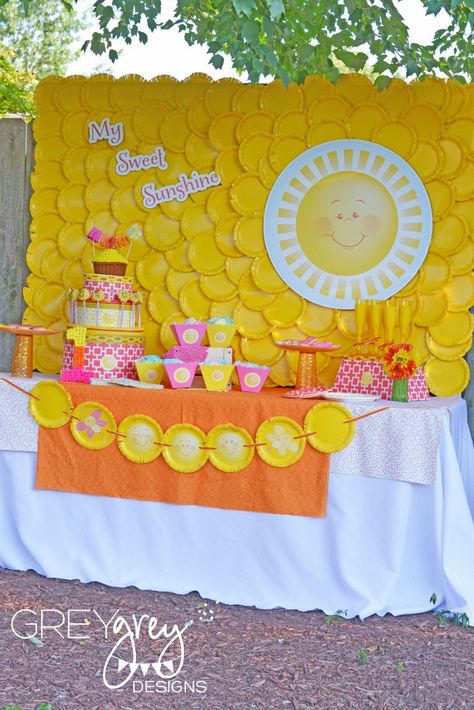 Happy Birthday B, Sunshine Birthday Parties, Sunshine Party, Ideas Cumpleaños, Party Hardy, Lemonade Party, Sunshine Birthday, Party Deco, Table Set Up