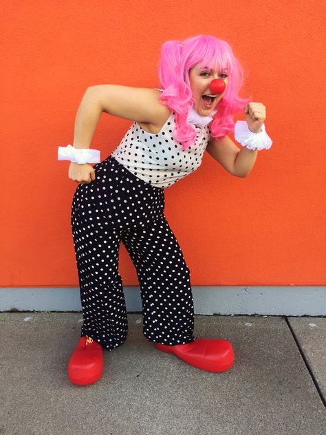 Easy-to-DIY clown! Just mix red clown shoes and nose with polka dots! Clown Costume Women, Clown Stuff, Shoe Outfits, Clown Suit, Buffalo Exchange, Clown Halloween Costumes, Clown Shoes, Female Clown, Cute Clown