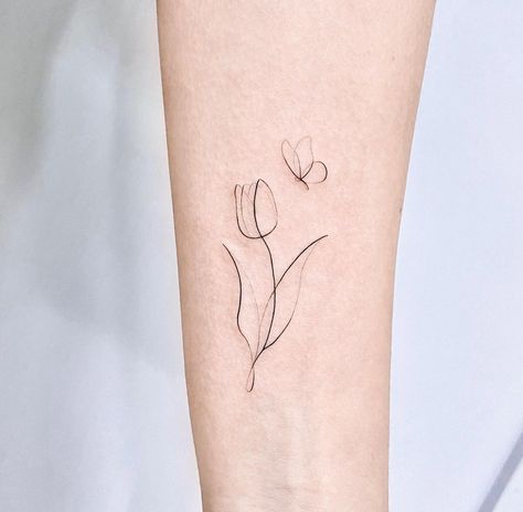 Tulip Tattoos, Sunflower Tattoo Sleeve, Vogel Tattoo, Bird Tattoo Wrist, Tulip Tattoo, Small Shoulder Tattoos, Petit Tattoo, Laser Removal, Tattoo Flowers