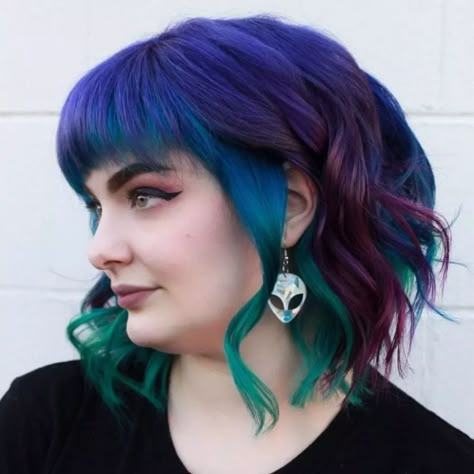 Galaxy Hairstyles, Alien Hairstyle, Galaxy Hair Color, Short Blue Hair, Treat Damaged Hair, Hair Colour Inspo, Mermaid Hair Color, Split Dyed Hair, Vivid Hair