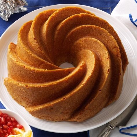 Fluted Cake Pan Recipes, Cake Pan Recipes, Basic Pound Cake Recipe, Cake With Fresh Fruit, Ring Recipes, Chocolate Almond Cake, Nothing Bundt Cakes, Fresh Fruit Recipes, Summer Cakes