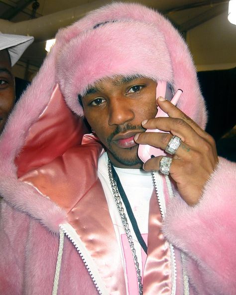 Hip Hop Appreciation on Instagram: “Happy 42nd Birthday to @mr_camron! 🔥 What are some of your favorite songs by him? ••••••••••••••••••••••••••••••••••••••• 🌊 R&B FANS,…” Early 2000s Fashion, Pink Fur, Pink Vibes, Black Culture, 2000s Fashion, Hip Hop Fashion, Pink Aesthetic, Y2k Fashion, Pink Fashion