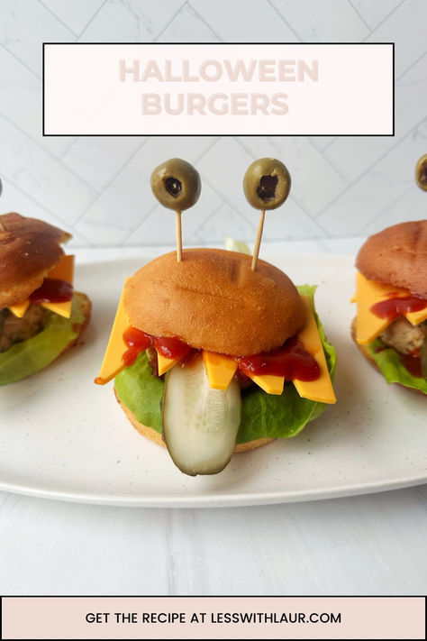 halloween burgers Halloween Burgers, Dairy Free Halloween, Last Minute Halloween Party, Creative Halloween Treats, Cute Halloween Treats, Halloween Party Food, Cooking For Beginners, Halloween Bash, Halloween Dinner