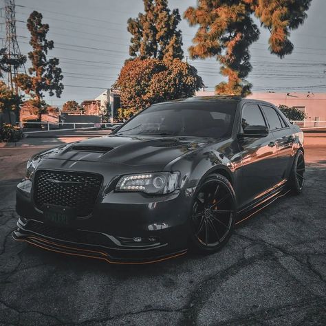 Chrysler 300c Hemi, Chrysler 300 Custom, Chrysler 300 Srt8, Chrysler 300s, Girly Car, Chrysler 300c, Cool Car Pictures, Luxury Sedan, Jeep Cars