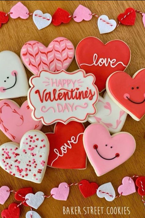 Heart Cookies Decorated, Valentine Cookies Decorated, Valentines Day Sugar Cookies, Heart Sugar Cookie, Valentine Sugar Cookies, Valentines Baking, Sugar Cookie Royal Icing, Valentine Desserts, Easy Sugar Cookies