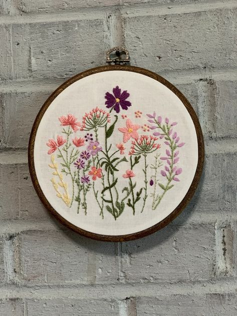 Pillowcase Embroidery, Wildflower Embroidery, Wildflower Pattern, Modern Embroidery Kit, Embroidery Lessons, Wall Piece, Floral Embroidery Patterns, Wildflower Bouquet, Embroidery Flowers Pattern