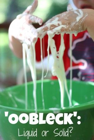 Oobleck is such a fun science activity for preschooler. They will quickly learn that cornstarch is hard like solids but can also flow like liquids. This allow children to explore and form their own imagination. Diy Oobleck, Making Oobleck, Oobleck Recipe, Bartholomew And The Oobleck, Dr Seuss Activities, Kid Science, Preschool Science Activities, Diy Slime Recipe, Mad Science