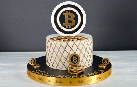 Bitcoin Cake For Men, Bitcoin Cake Design, Crypto Cake, Cake Cafe, Cake Decorating Piping, Beautiful Birthday Cakes, Cakes For Men, Elegant Cakes, Graduation Cakes