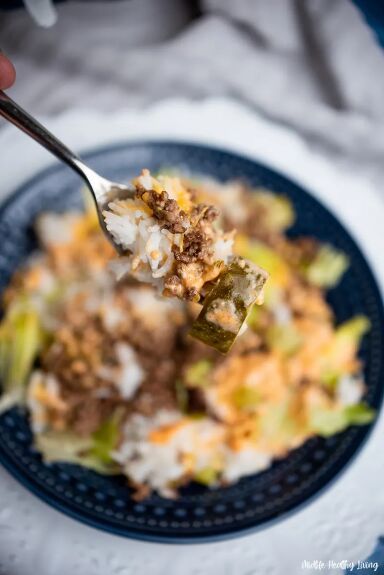 This big mac bowl recipe is keto, easy to make, and perfect for making a gluten free Big Mac dish at home! Everyone loves this salad or bowl recipe for Big Mac’s! Making a Big Mac at home that is a little healthier and lower in carbs is easy and fun. The sauce is simple to make and great for adding a little extra zest to any salad recipe you like. Try out this  Bacon Cheeseburger Flatbread Pizza, and  Weight Watchers Cheeseburger Casserole, for even m… Big Mac Rice Bowl, Gluten Free Big Mac, Cheeseburger Flatbread, Big Mac Bowl, Big Mac Salad, Keto Easy, Cheeseburger Casserole, Rice Bowls Recipes, Healthy High Protein Meals