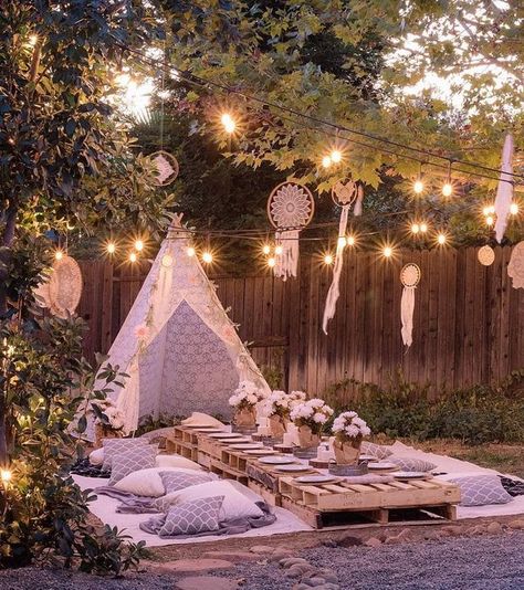 Bohemian Decor Ideas For A Sundowner Mehendi At Home Bohemian Backyard Party, Outdoor Wedding Foods, Lace Teepee, Bohemian Backyard, Backyard Dinner Party, Boho Birthday Party, Bohemian Party, Adult Party Themes, Backyard Birthday