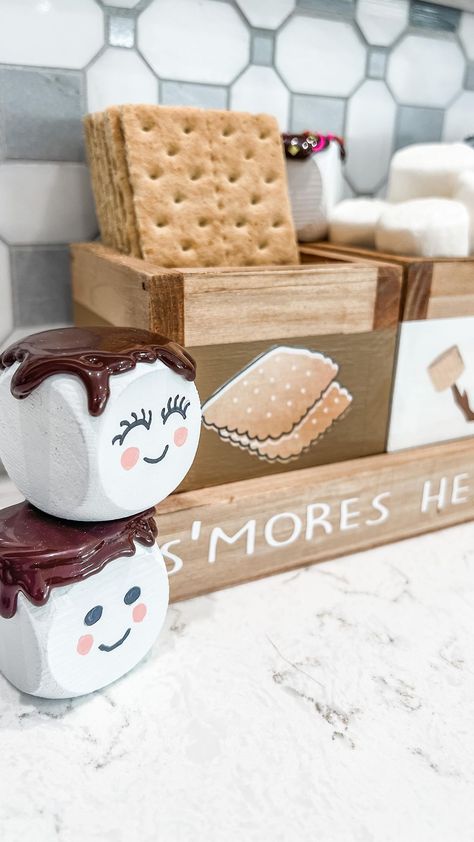 creativeonthecheap on Instagram: Marshmallows anyone? Make these cute marshmallows with wooden dice from @dollartree. Set up a s’mores bar with these cuties and enjoy… Smores Diy, Smores Ornaments, Smores Craft, Dice Crafts, Tired Trays, Christmas Cookies Packaging, Marshmallow Crafts, Cookies Packaging, Crafts By Season