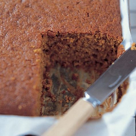 Classic and delicious sticky gingerbread from Simple Cakes. Using golden syrup and black treacle, this gingerbread recipe is ideal for homemade Christmas gifts. Mary Berry Banana Loaf, Sticky Gingerbread, Mary Berry Baking, Mary Berry Cakes, Berry Cakes, Black Treacle, Mary Berry Recipes, Gingerbread Cake Recipe, Mary Berry Recipe