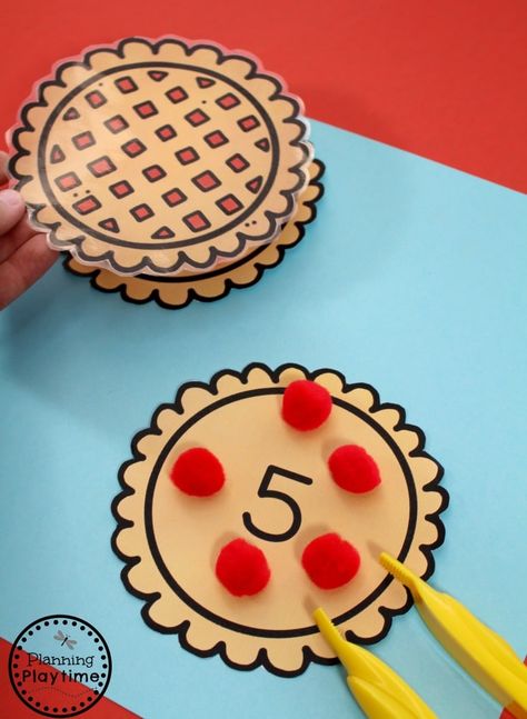 Preschool Thanksgiving Activities, Turkey Math Games, Fun Preschool Activities, Activities For Thanksgiving, Pie Craft, Preschool Food, Thanksgiving Activities Preschool, Preschool Thanksgiving, Toddler Math