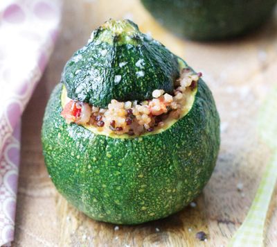 Perfect recipes with globe courgettes Eggplant Parmesan Easy, Baked Stuffed Zucchini, Round Zucchini, Summer Squash Recipes, Green Zucchini, Leafy Salad, Zucchini Recipe, Zucchini Squash, Squash Recipe