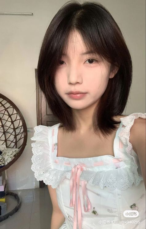 Layer Hair Korean, Korean Short Hair Styles, Korean Wolfcut, Japanese Short Haircut, Short Medium Length Haircut, Short Hair Korean Style, Short Korean Hairstyles, Short Hair With Side Bangs, Bob Layer