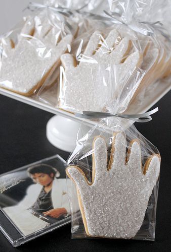 Treats: Michael Jackson Sequin Glove Cake and Cookies and a Giveaway Hand Cookies, Michael Jackson Cake, Michael Jackson Party, 80s Birthday, 25th Bday, Thanking Someone, Michael Jackson Thriller, King Of Pop, Jackson Family