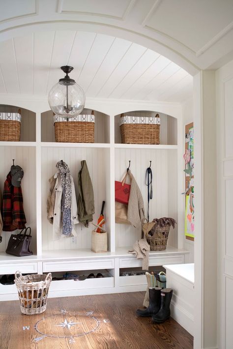 Large Family Mudroom Entryway Idea Farmhouse Mudroom, Mudroom Entryway, Farmhouse Entryway, Mudroom Design, Up House, Room Planning, Mud Room, Large Family, Interior Design Trends