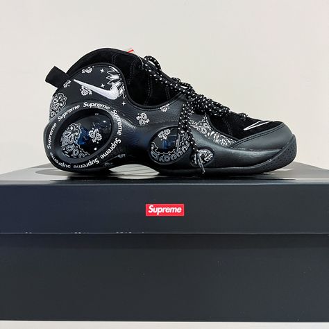 Supreme X Air Zoom Flight 95 Sp 'Black' Genuine Supreme Product Condition: Nwt Release Date: May ‘22 Color: Black Size: 9 (Fits Women 10.5) Supreme Continues Its Trend Of Rotating Obscure And Mainstream Models For Its Nike Shoe Collaborations As It Turns Its Direction To The Nike Zoom Flight 95. To Clarify, This Mid-90s Basketball Shoe Is Hardly Obscure As It Debuted In 1995, Largely Considered One Of The Most Robust Years In Basketball Shoe History. The Enlarged “Bug Eye” Midsole Design And The Shoe Collaborations, Shoe History, 90s Basketball Shoes, 90s Basketball, Supreme Shoes, Street Style Aesthetic, Mid 90s, Nike Shoe, Tenis Nike