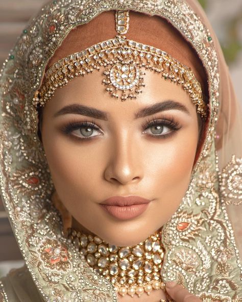 Asian Wedding Makeup, Wedding Hijab Styles, Bridal Hijab Styles, Bride Hijab, Diy Updo, Hijabi Brides, Makeup Asian, Bridal Makeup Tutorial, Hijab Makeup