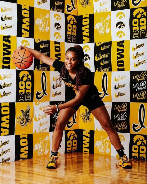 Iowa Women's Basketball (@iowawbb) • Instagram photos and videos Studio Basketball Pictures, Wnba Media Day, Media Day Basketball, Sports Media Day, Media Day Photos, Cool Basketball Pictures, Basketball Media Day, Athletic Photography, Basketball Poses