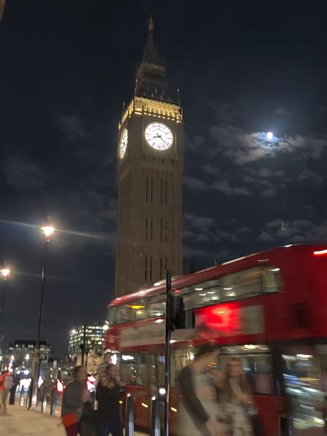 London Big Ben Aesthetic, London At Night Aesthetic, London Boy Aesthetic, London City Night, Nightlife Aesthetic, City View Night, London At Night, London Nightlife, Aesthetic Moon