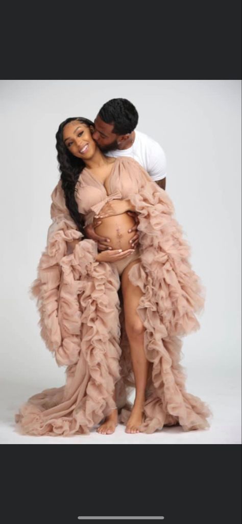 Pregnancy Slay, Maternity Looks, Maternity Picture Outfits, Cute Pregnancy Pictures, Maternity Photography Poses Couple, Pregnancy Photos Couples, Maternity Photography Poses Pregnancy Pics, Maternity Photoshoot Outfits, Photoshoot Couple